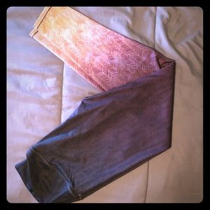 Never worn ankle legging. Yoga/workout pant.